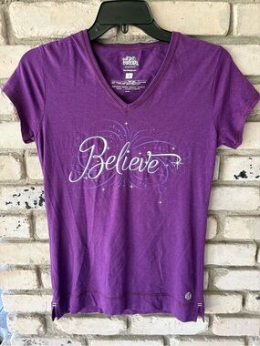 Raw Threads Believe Graphic V-Neck Tee shirt Purple